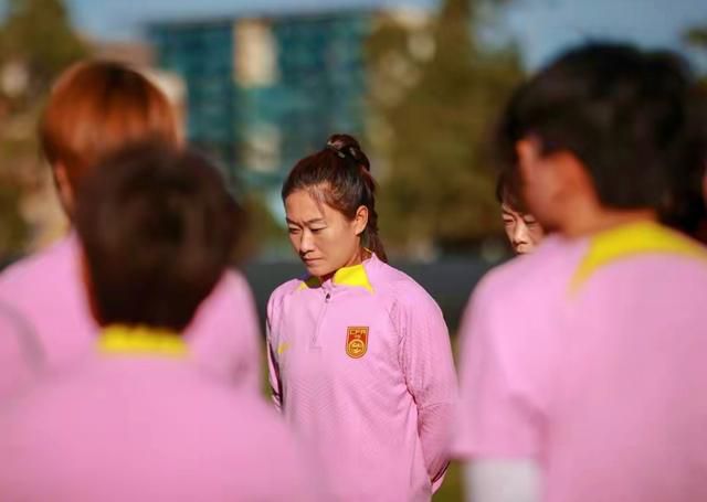 卡维利亚、伊令甚至坎比亚索都被阿莱格里在训练中放在了中场位置进行测试，而阿莱格里最看好的人选是伊尔迪兹，他希望伊尔迪兹能够出任中前卫和前腰之间的摇摆角色。